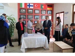 Başkan Karaaslan, Okuma Yazma Öğrenen Kadınları Ödüllendirdi