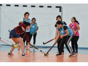 Muratpaşa’dan Hokey Turnuvası