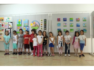 Minik Ressam 6 Yaşında İlk Sergisini Açtı
