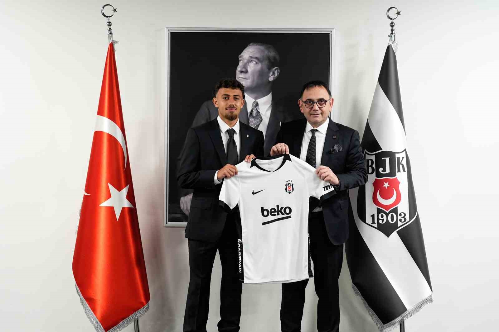 besiktas-ilhan-fakili-ile-4-yillik-sozlesme-imzaladi