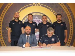 Osmanlıspor’da Yeniden Mustafa Reşit Akçay Devri