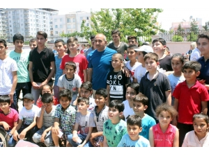 Ailelerine Sigarayı Bıraktıran 15 Bin Çocuğa Bisiklet Dağıtılıyor