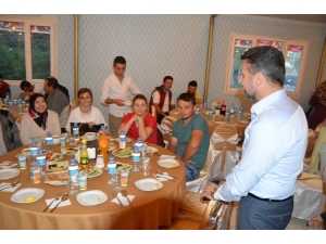 Sivrihisar’da Belediye Personelleri İftarda Bir Araya Geldi