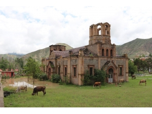 Kilisenin Bahçesi Yağmur Sularıyla Doldu