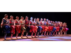 İlkokul Öğretmenlerinden Halk Oyunları Gösterisi