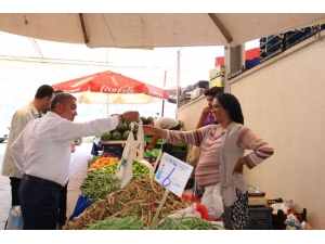 Başkan Kayalı, Pazar Yerinde Bez Çanta Ve File Dağıttı