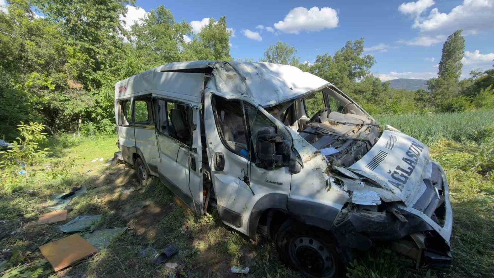tarlaya-ucan-minibus-kazasinda-yaralanan-kadin-24-gun-sonra-vefat-etti