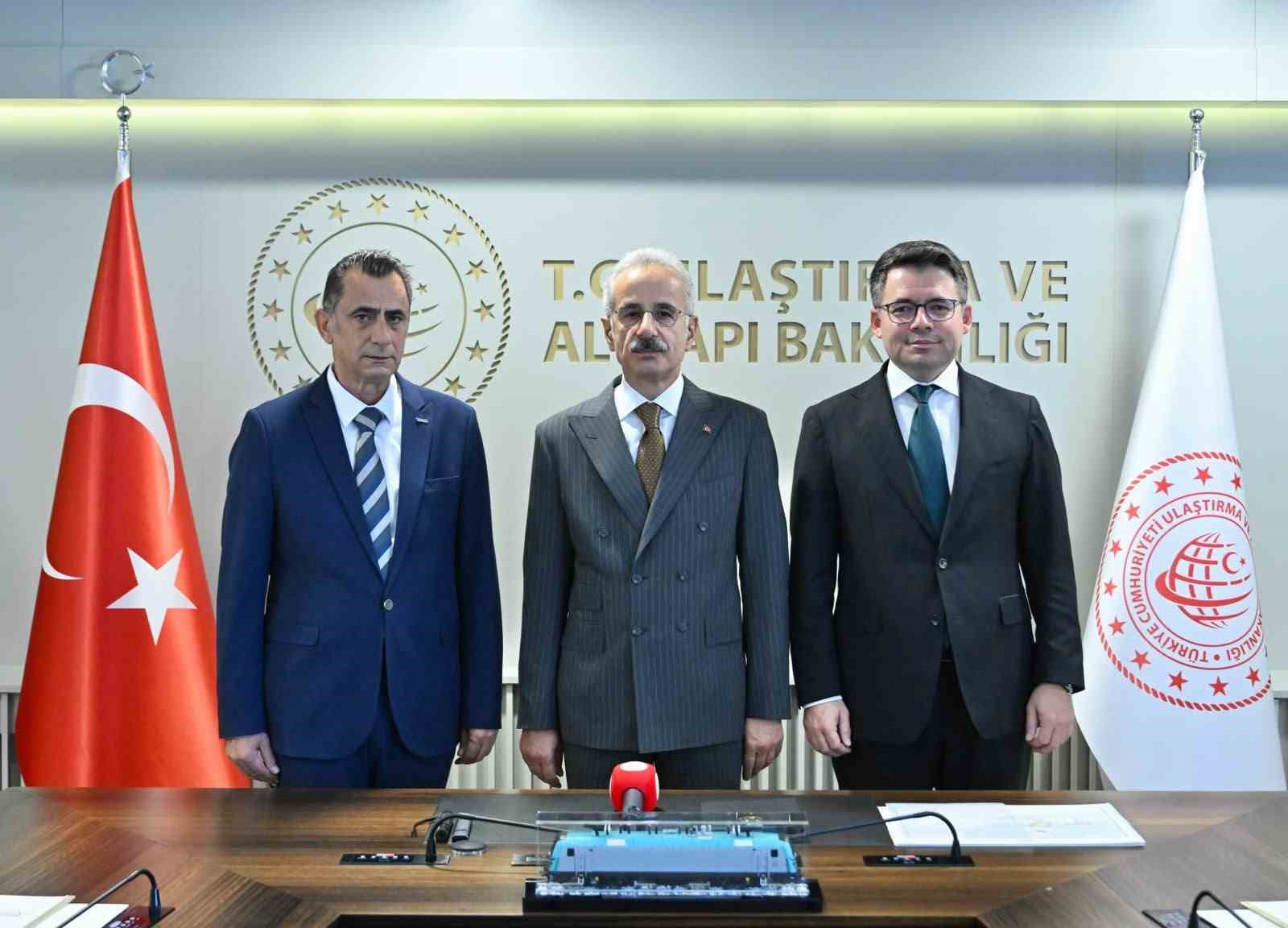 bakan-uraloglu-e5000-lokomotifimiz-avrupa-birligi-sertifikasyonu-olan-tsi-ya-sahip-oldu