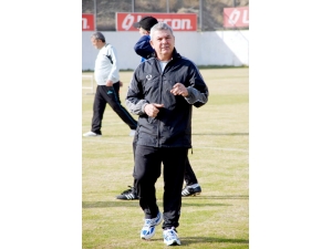 Teknik Direktör Ümit Kayıhan Yaşamını Yitirdi