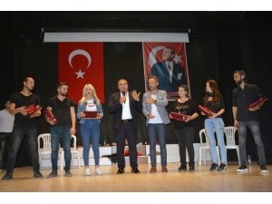 Belediye Başkanı Erener, Tiyatro Sahnesinde Yer Aldı