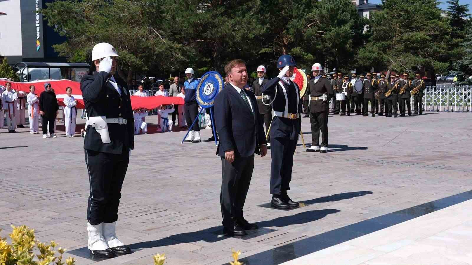 ataturk-un-erzincan-a-gelisinin-107-nci-yili-dolayisiyla-toren-duzenlendi