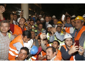 Cumhurbaşkanı Erdoğan, İnşaat İşçileriyle Sohbet Etti