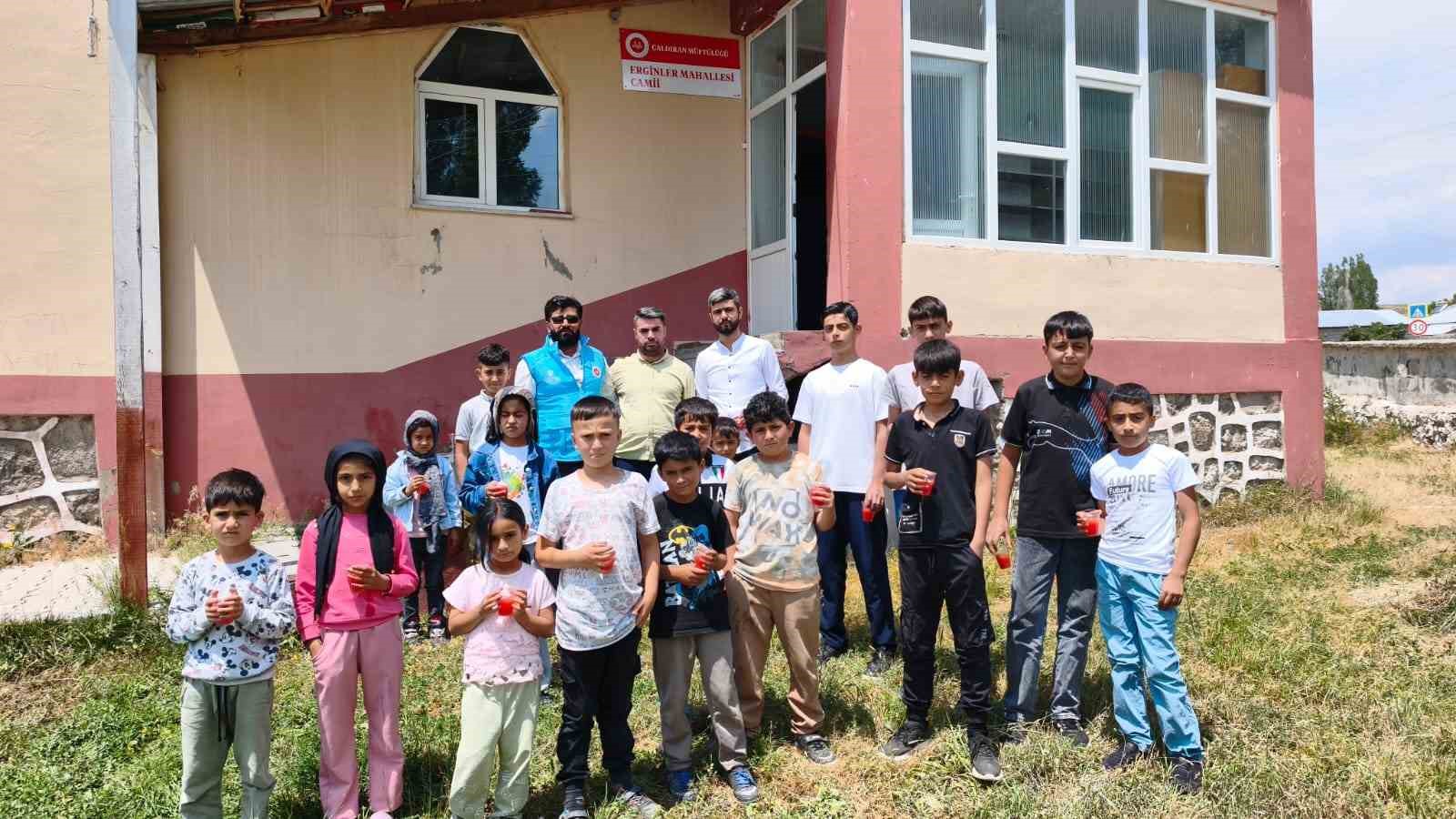 caldiran-da-genclik-ruzgari-ve-dondurmaci-hoca-coskusu-yaz-kur-an-kurslari-turnuvalarla-renkleniyor