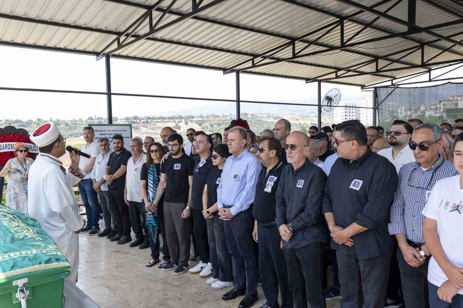 gazeteci-duygu-oksuz-canova-son-yolculuguna-ugurlandi
