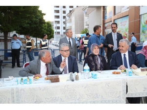 Bakan Arslan, Niğde Belediyesinin Mahalle İftarına Katıldı