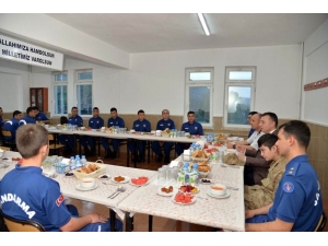 Vali Büyükakın Mehmetçikle Oruç Açtı