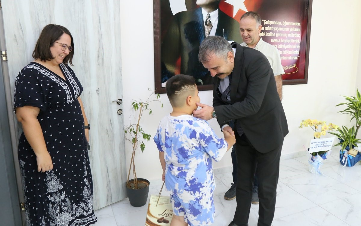 bakanligin-koruyucu-aile-modeliyle-bir-cocuk-daha-yeni-yuvasina-kavustu
