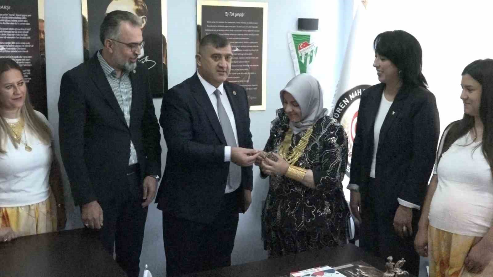 kadinlar-koyun-yonetimini-ele-gecirdi