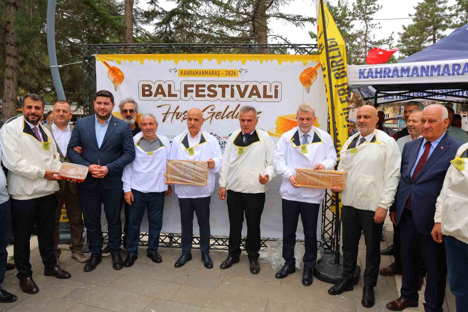 kahramanmaras-ta-ilk-kez-bal-festivali-1-kilogram-bal-yiyen-yarismaci-birinci-oldu
