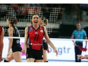Naz Aydemir Akyol Anne Olacağı İçin Voleybola Ara Verdi