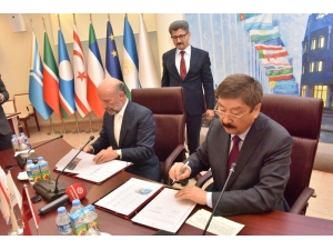 Türksoy‘dan Dr. Suat Günsel’e Madalya