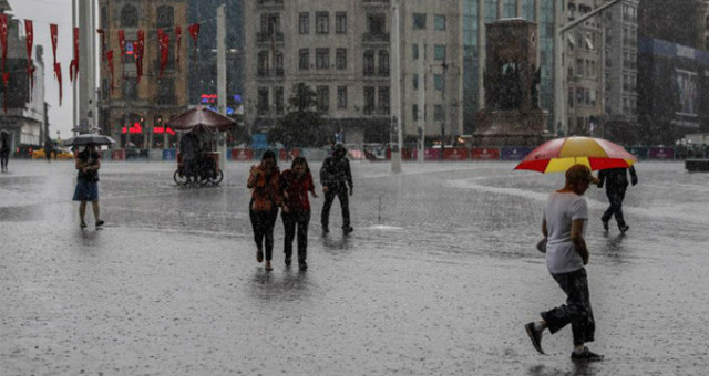 Güne Güneşle Başlayan İstanbul'a Öğleden Sonra Sağanak Yağış Geliyor!