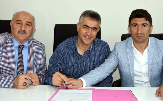 Büyükşehir Belediye Erzurumspor, Altıparmak'la Sözleşme Yeniledi