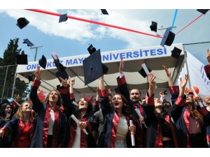 Omü İletişim Fakültesinde Mezuniyet Gururu