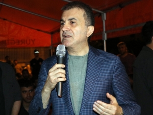 Ab Bakanı Çelik Adanalı Şehidin Taziye Evini Ziyaret Etti