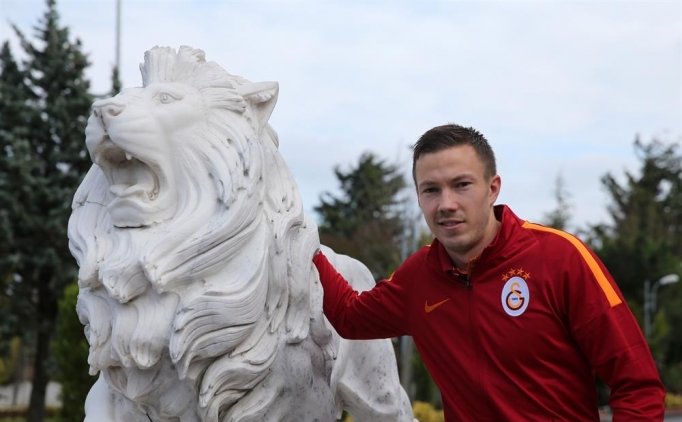 Linnes: "galatasaray Bir Okul"