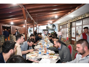 Başkan Üzülmez, Sahurda Gençlerle Bir Araya Geldi