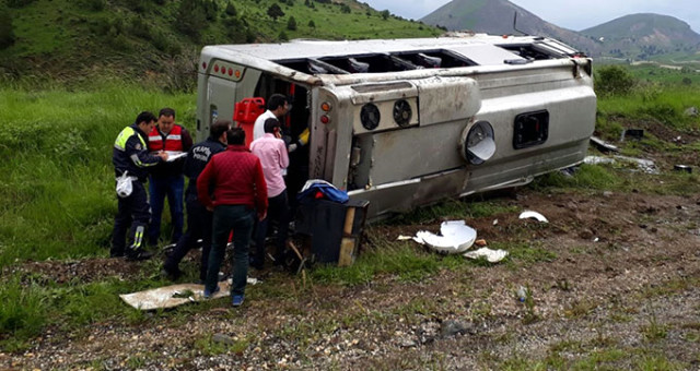 Erzincan'da Yolcu Otobüsü Şarampole Uçtu: 1 Ölü, 4'ü Ağır 29 Yaralı