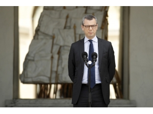 Macron’un Sağ Kolu Kohler’in Çıkar İlişkisi Kurduğu Eski Şirketi Akrabasının Çıktı