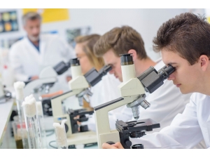 Fen Ve Teknoloji Öğretmenlerine Sanal Laboratuvar Eğitimi