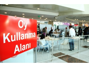 Esenboğa Havalimanında Seçmenler Cumhurbaşkanı Ve Milletvekillerini Seçiyor