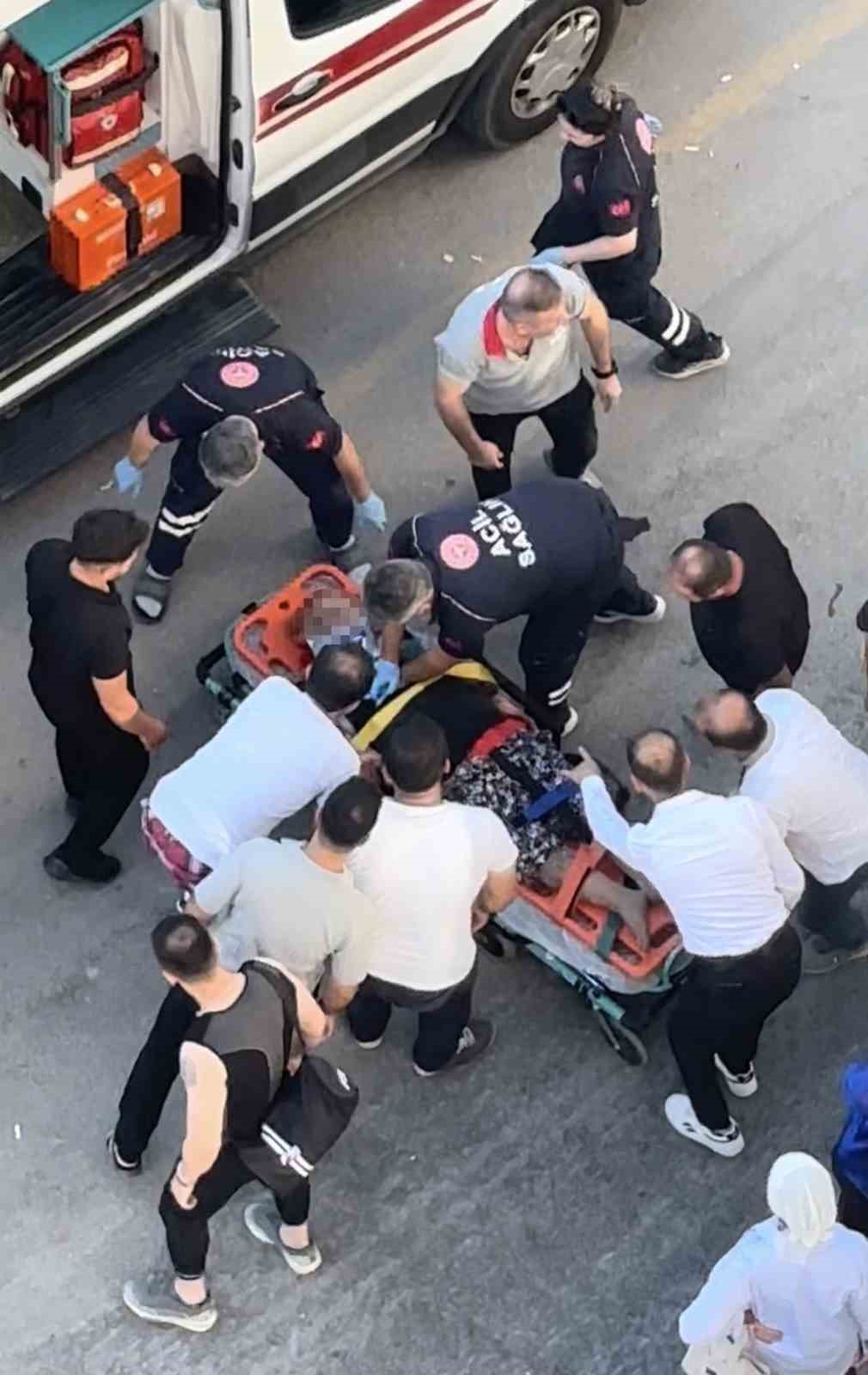 yaya-gecidinde-otomobilin-carptigi-kadin-hayatini-kaybetti-kaza-ani-kamerada