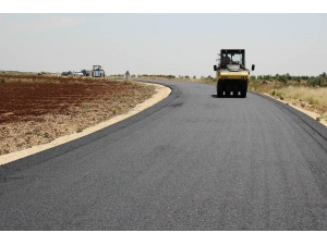 Kilis’te 82 Kilometrelik Köy Yolu Asfaltlanıyor