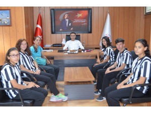 Başarılı Sporcular Müdür Arıcıoğlu’nu Ziyaret Etti