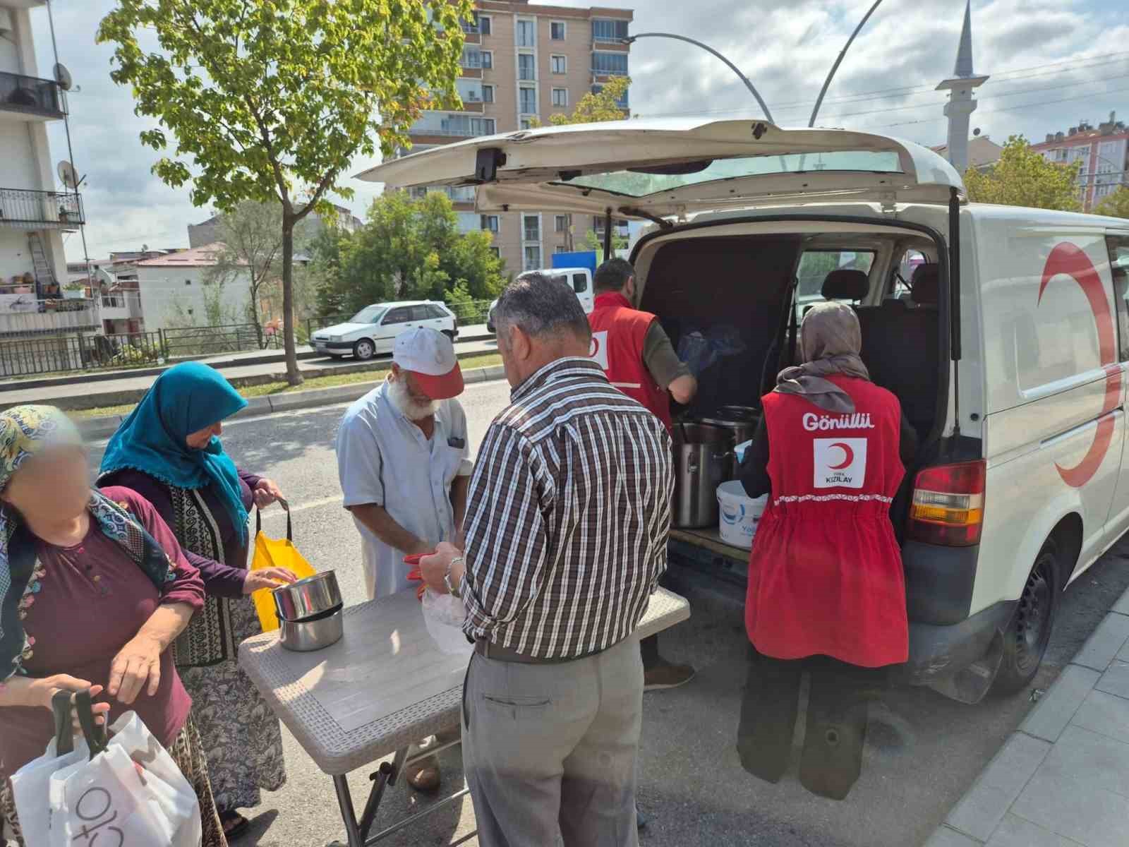 kizilay-dan-ihtiyac-sahibi-ailelere-sicak-yemek-destegi
