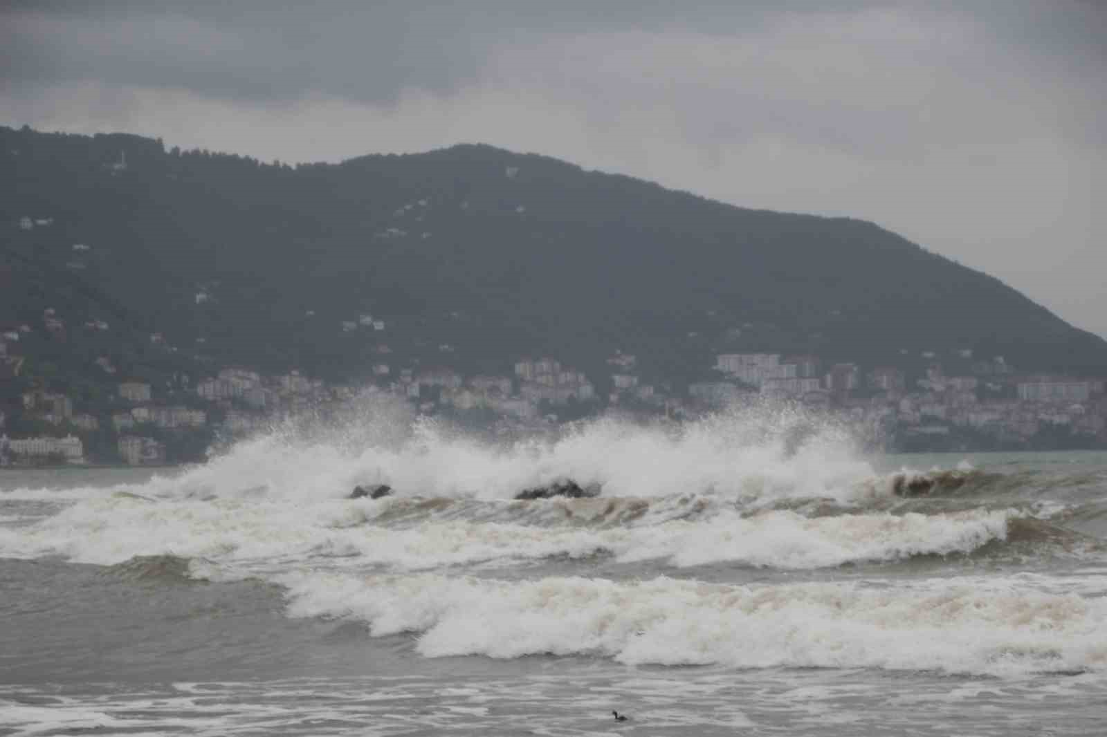 ordu-da-denize-girmek-yasaklandi