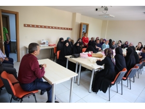 Başkan Karabacak, Kadınlardan Destek İstedi