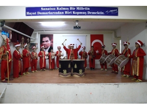 Küçük Mehteranlar Ustalara Taş Çıkardı