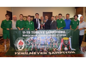Dündar, Şampiyon Hürriyetspor’u Ağırladı