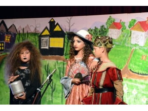 ’Prenses Melisa Kral Zakkuma Karşı’ Aliağa’da Sahne Aldı