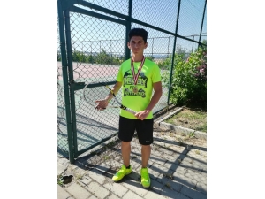 Osmangazili Tenisçilerden Altın Madalya