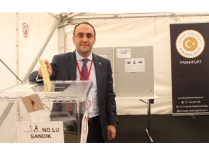 Frankfurt’ta Oy Verme İşlemi Başladı