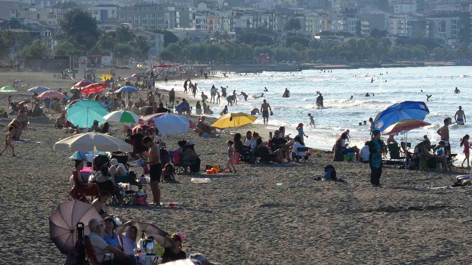 samsun-da-hava-sicakligi-artti-vatandaslar-denize-akin-etti