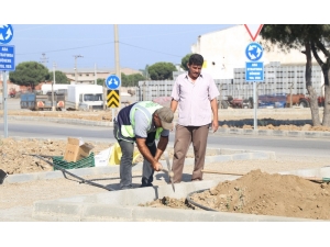 Burhaniye’de Vitrinler Modernleşiyor