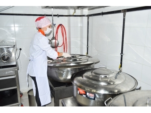 İftarlık Yemekler Evlere Teslim Ediliyor