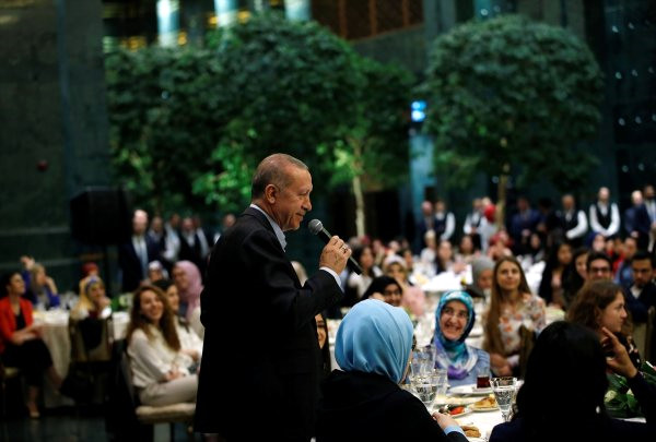 Erdoğan'dan 'kyk Borçları Silinecek Mi?' Sorusuna Cevap: Yapmayacağım Şeyin Sözünü Vermem